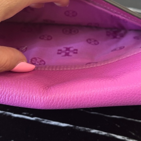 💜Tory Burch Kira Clutch/ Cross Body Bag /Bright Orchid🩷 - Picture 7 of 11